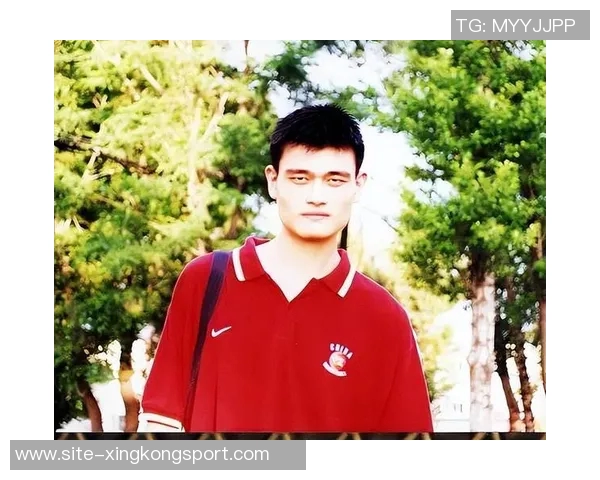 姚明谈篮球场内外的差异:透明竞技与复杂人生的对比分析 姚明谈篮球场内外的差异:透明竞技与复杂人生的对比分析