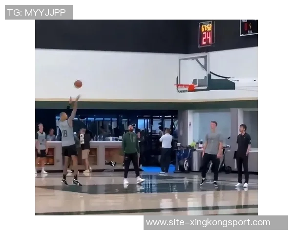 明天雄鹿对阵尼克斯库兹马和科尔安东尼出战存疑引关注 明天雄鹿对阵尼克斯库兹马和科尔安东尼出战存疑引关注