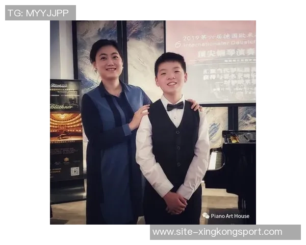 李梦分享中秋团圆美照祝福大家共度佳节快乐时光 李梦分享中秋团圆美照祝福大家共度佳节快乐时光