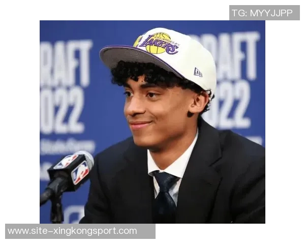 克里斯蒂全力参与训练营提升球队默契为新赛季做好充分准备