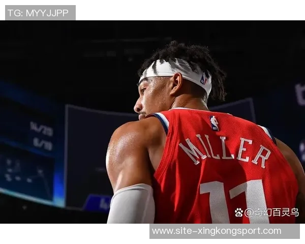 特纳三分球表现惊艳队友鼓励他勇敢投篮展现新风采