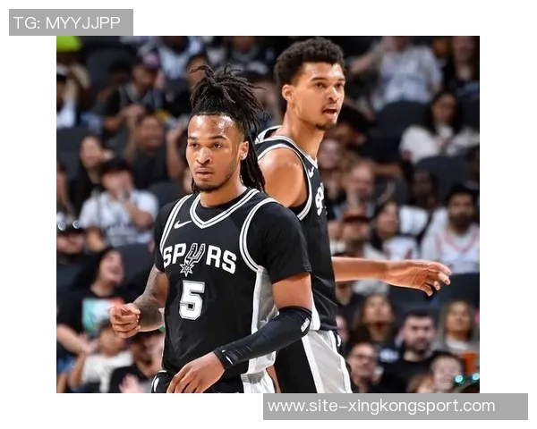 卡斯尔强调提升落位速度以便为文班亚马创造更大空间应对包夹挑战 卡斯尔强调提升落位速度以便为文班亚马创造更大空间应对包夹挑战