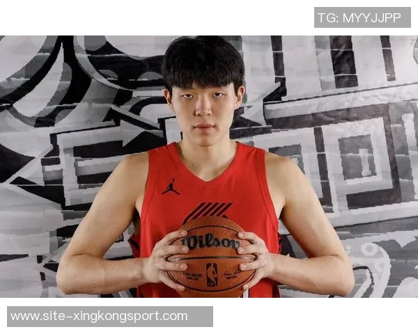 杨瀚森禁区内如壁垒般坚固原地起跳封盖对手上篮展现绝佳防守技巧 杨瀚森禁区内如壁垒般坚固原地起跳封盖对手上篮展现绝佳防守技巧