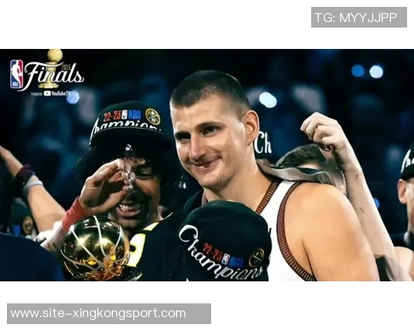 雷迪克称赞艾顿稳定性认为其手感仅次于约基奇